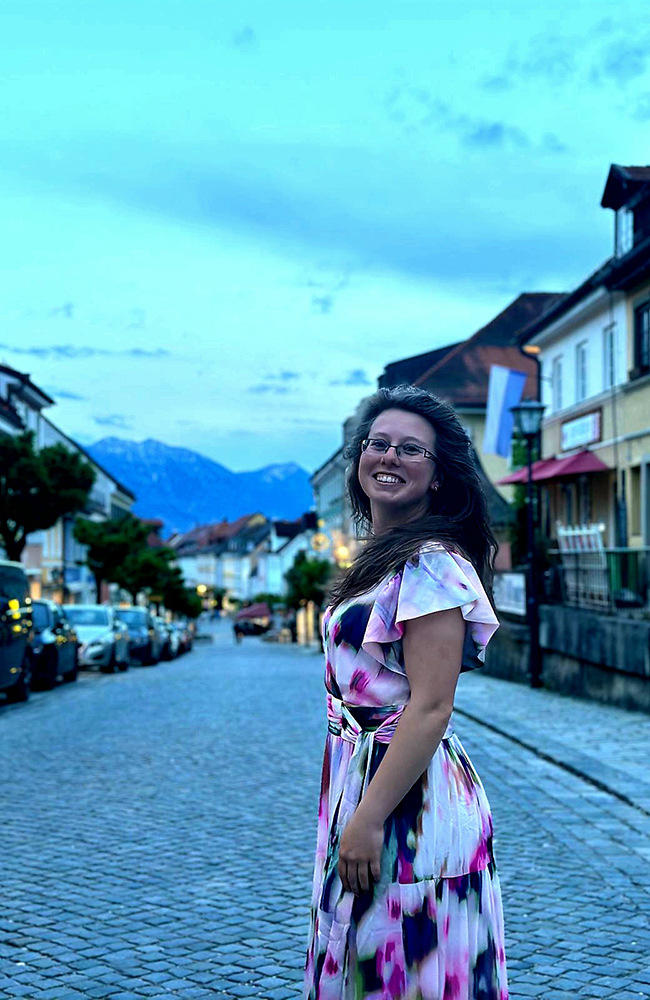 kathi slider 650x1000px 2