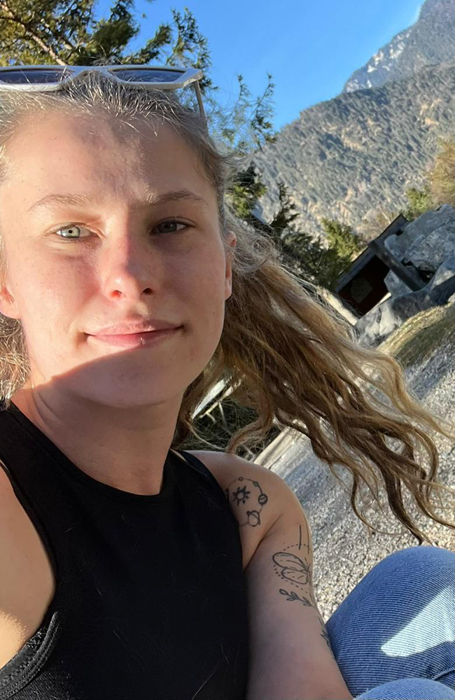 steffi slider 650x1000px 1