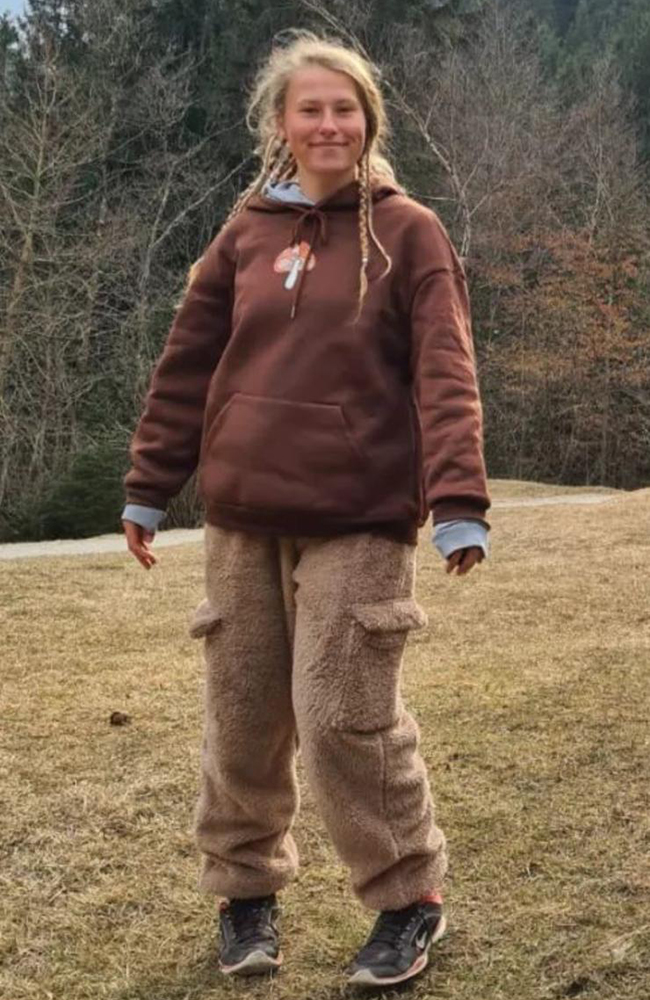 steffi slider 650x1000px 5